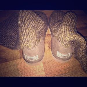 Women’s Size 9 UGG Classic Cardy boots